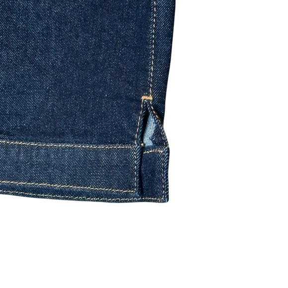 True Religion Dark Wash Women’s Pocket Jean Mini Skirt Size 27W New Without Tags - Picture 2 of 7
